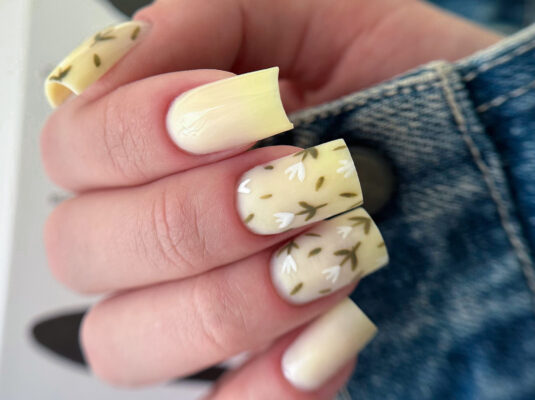 nails green